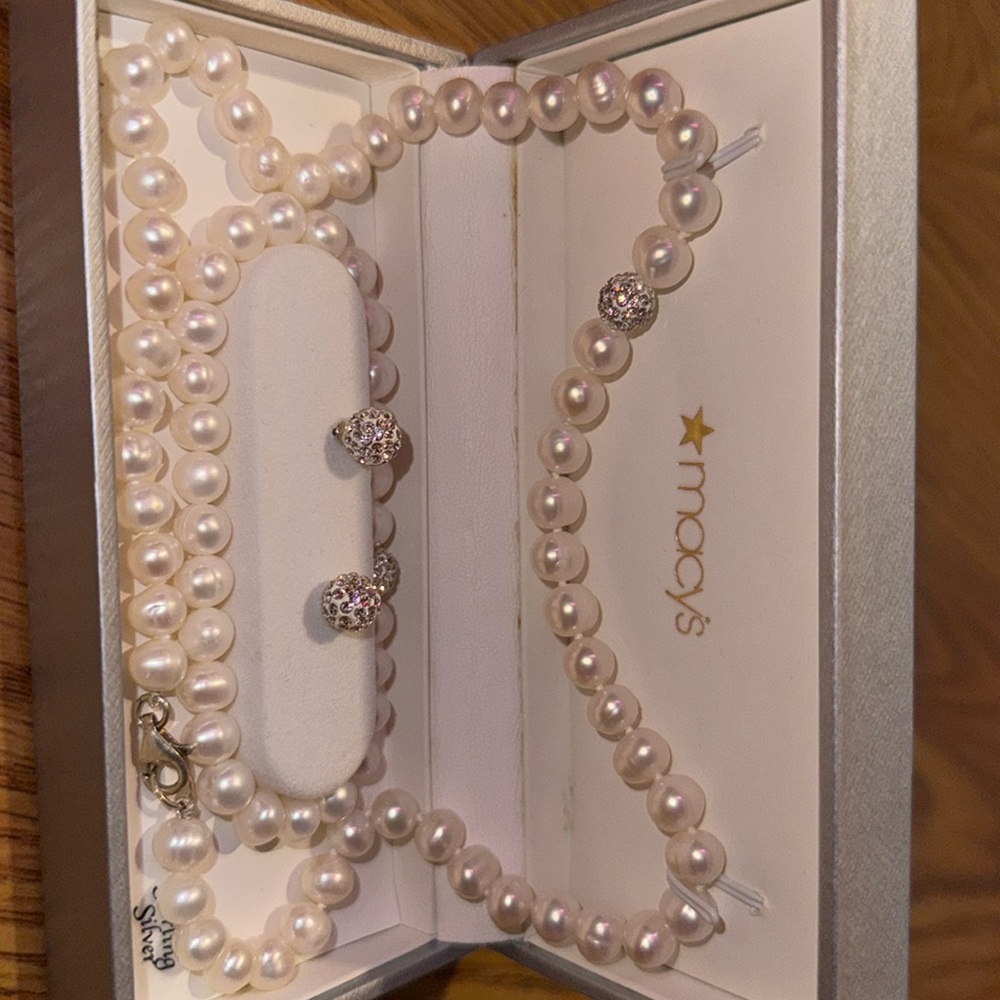 A beautiful set that includes a necklace, stud earrings, and a bracelet
